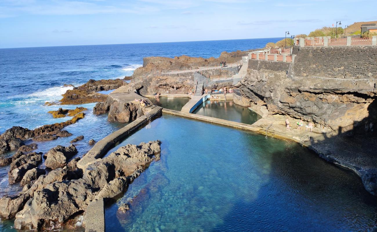 Foto de Piscinas de La Fajana con hormigón superficie