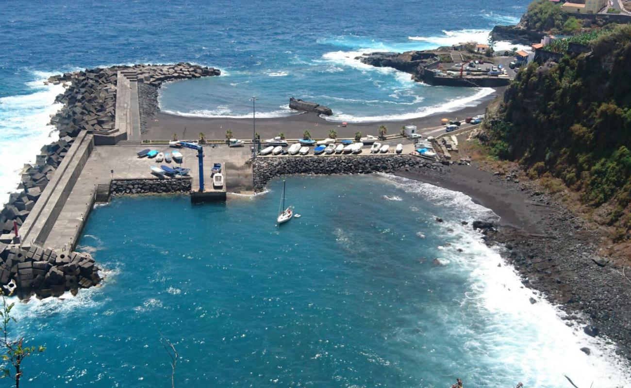 Foto de Puerto Espíndola con arena negra superficie