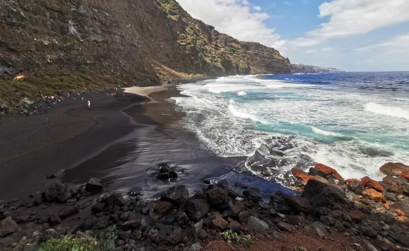 Foto de Playa de Nogales con arena negra superficie