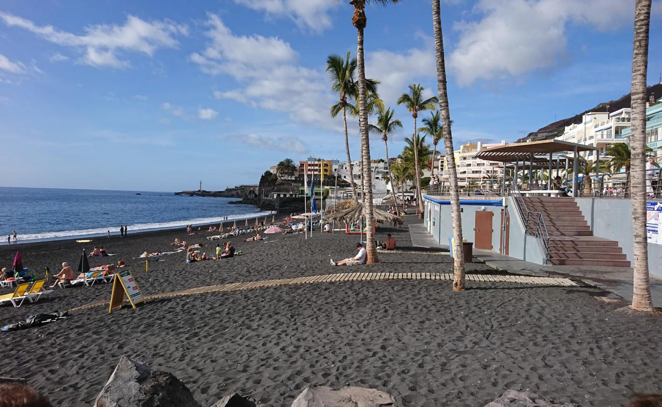 Foto de Puerto Naos beach con arena negra superficie