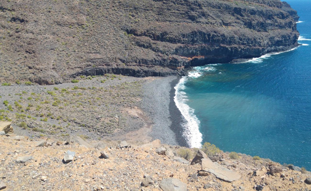 Foto de Playa de la Negra con guijarro gris superficie