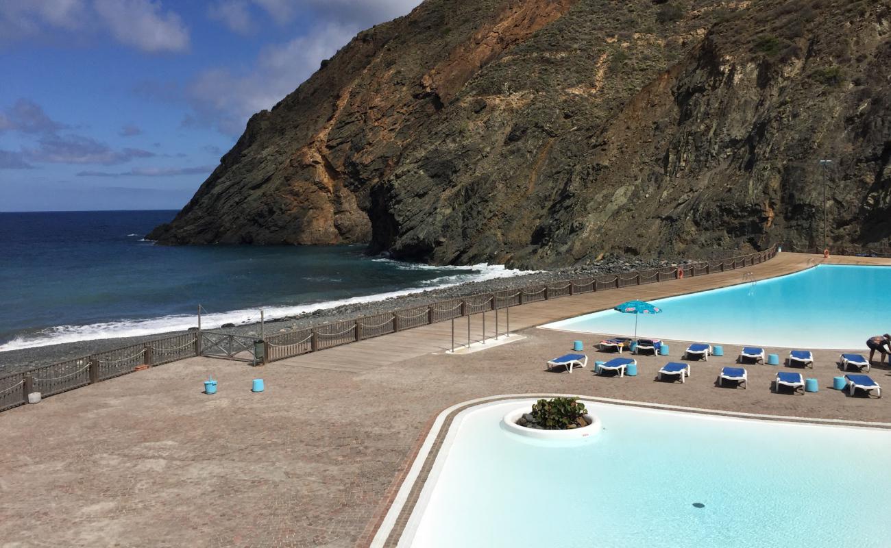 Foto de Playa de Vallehermoso con arena gris y piedras superficie