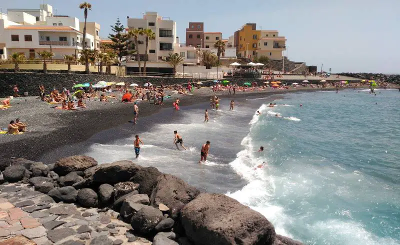 Foto de Playa de Las Eras con arena gris y guijarros superficie