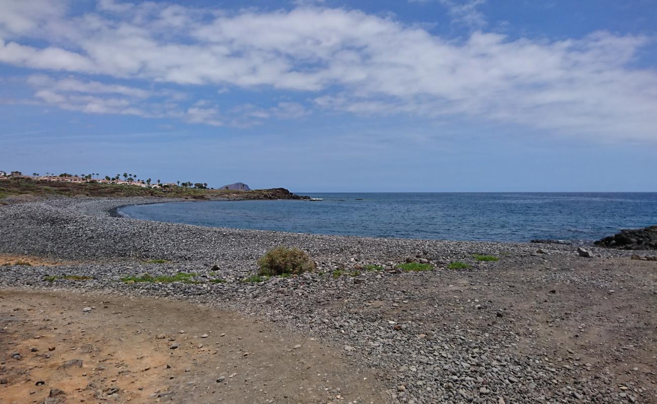 Foto de Playa Colmenares con guijarro gris superficie