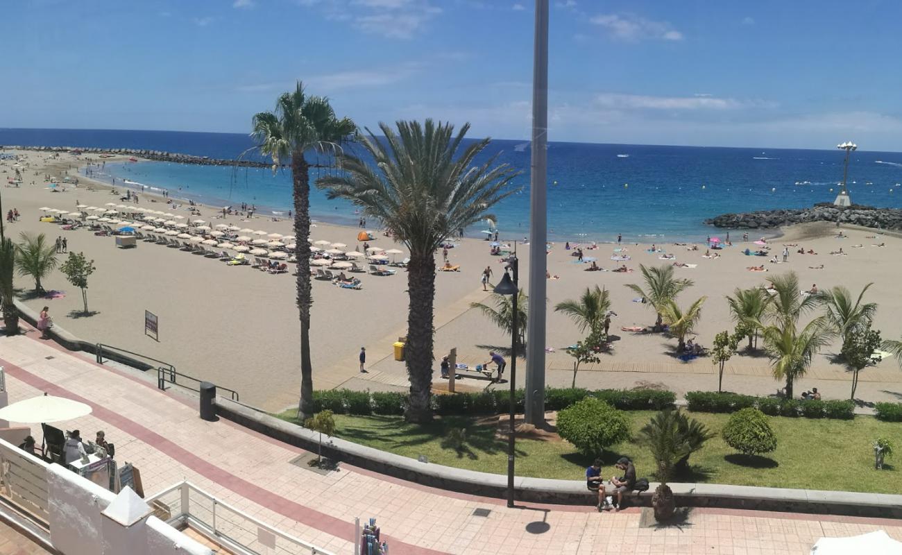 Foto de Playa de Las Vistas con brillante arena fina superficie