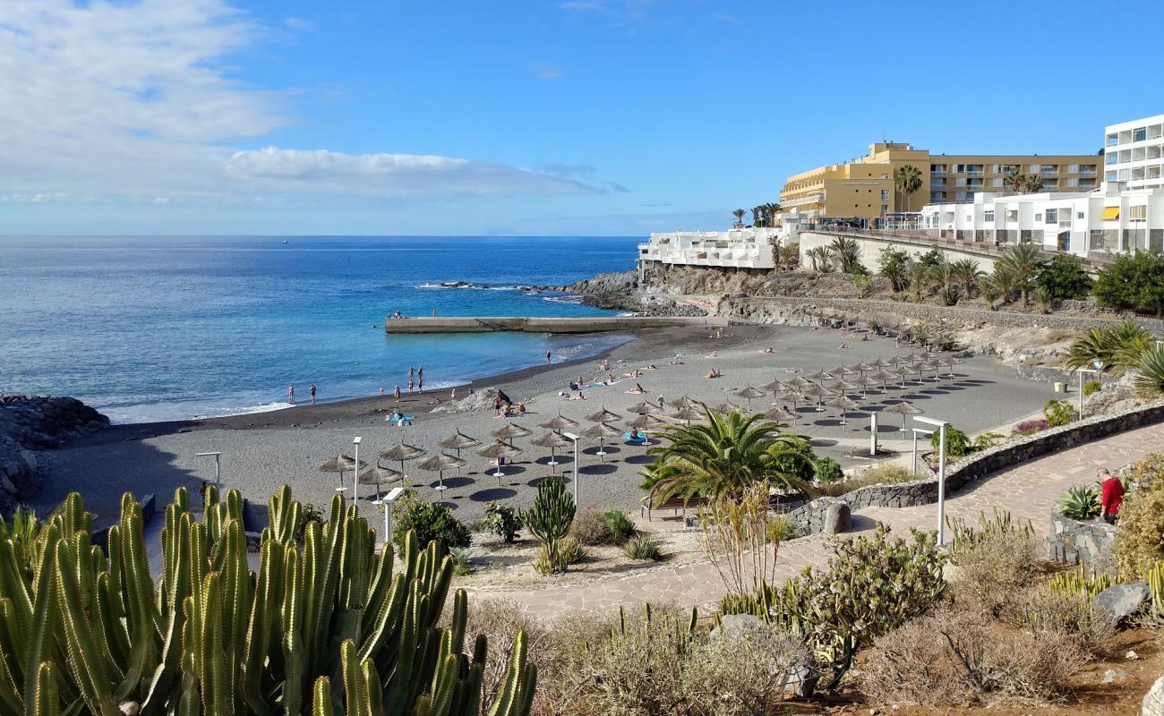 Foto de Playa de Ajabo con arena gris y guijarros superficie