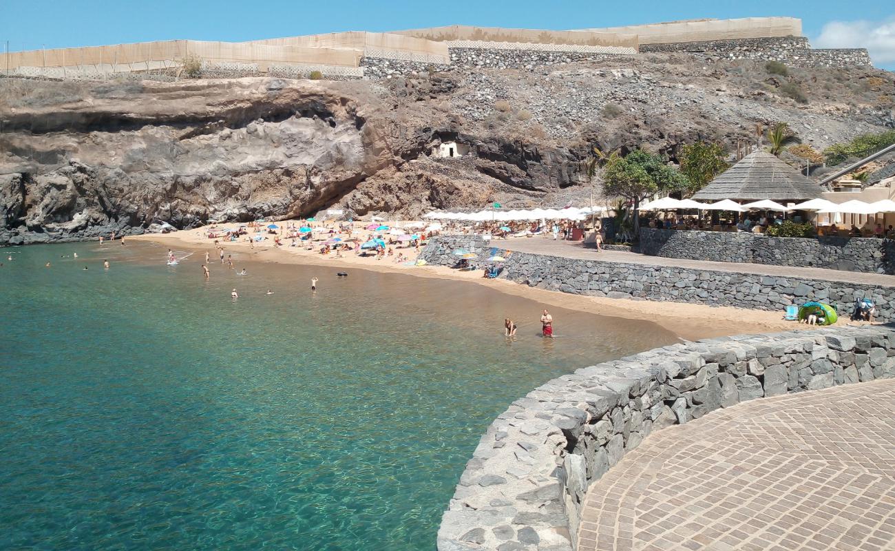 Foto de Playa de Abama con brillante arena fina superficie