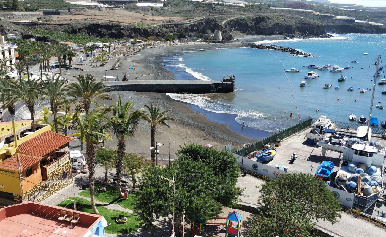 Foto de Playa San Juan con arena gris y guijarros superficie