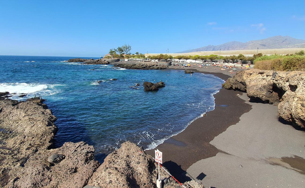 Foto de Playa La Jaquita con arena gris superficie