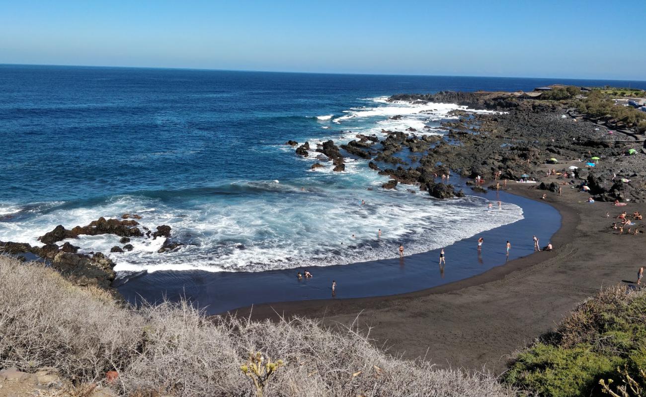 Foto de Playa de Las Arenas con arena fina gris superficie