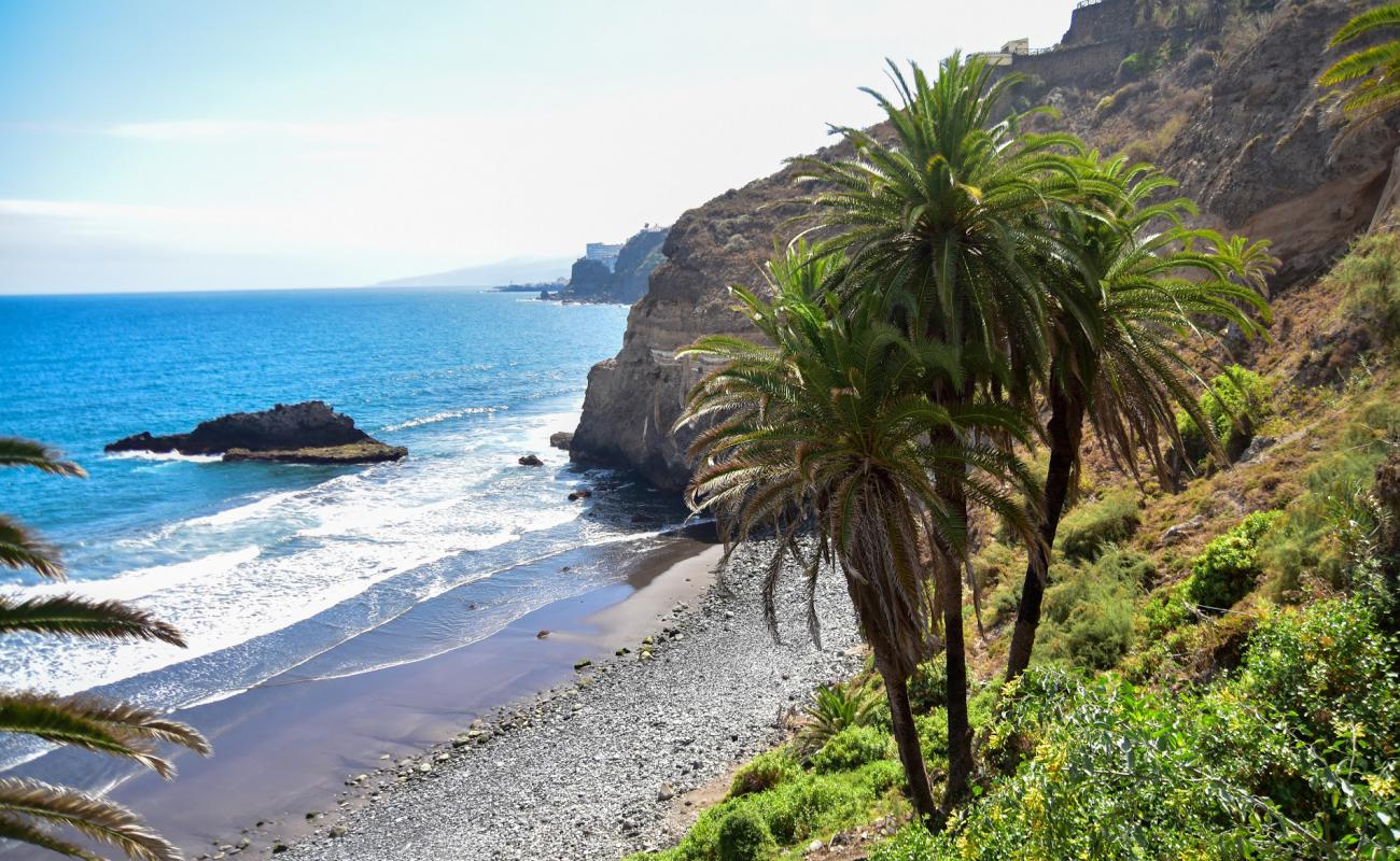 Foto de Playa de la Fajana con arena gris superficie