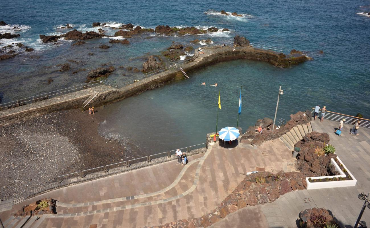 Foto de Playa de San Telmo con arena gris y guijarros superficie