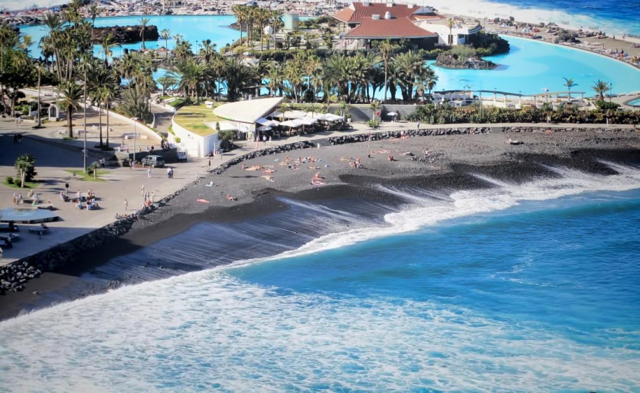 Foto de Playa de Martiánez con arena gris y guijarros superficie