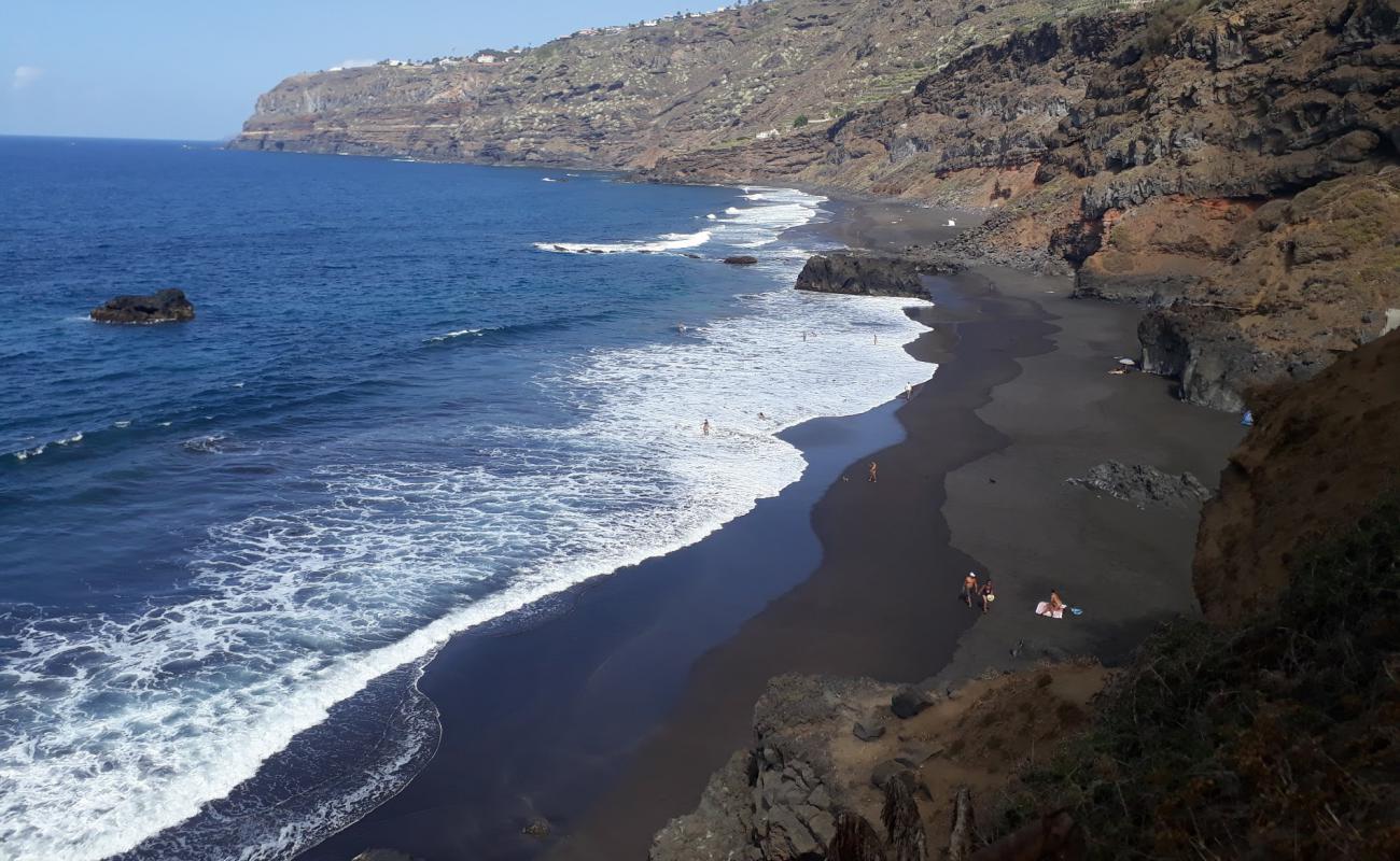 Foto de Playa Los Patos con arena fina gris superficie