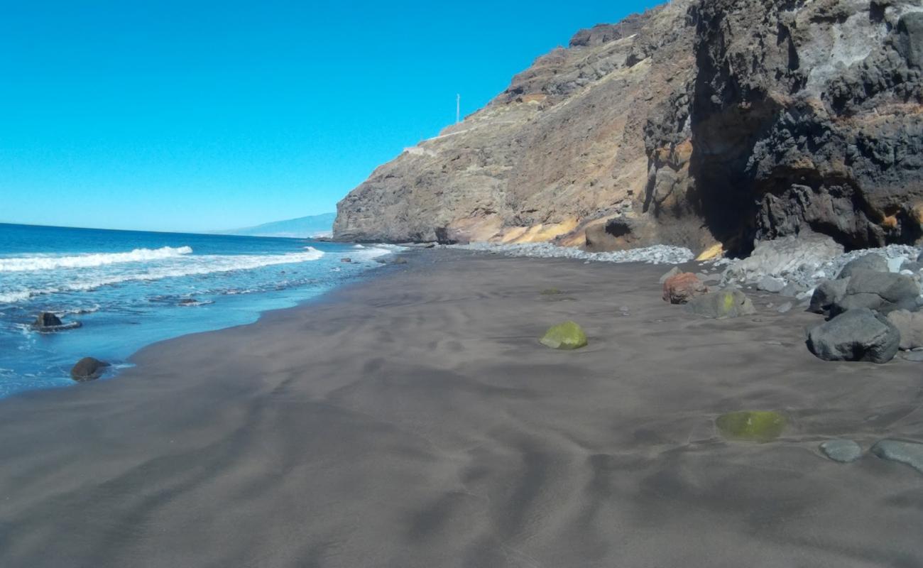 Foto de Playa El Llano con arena gris superficie