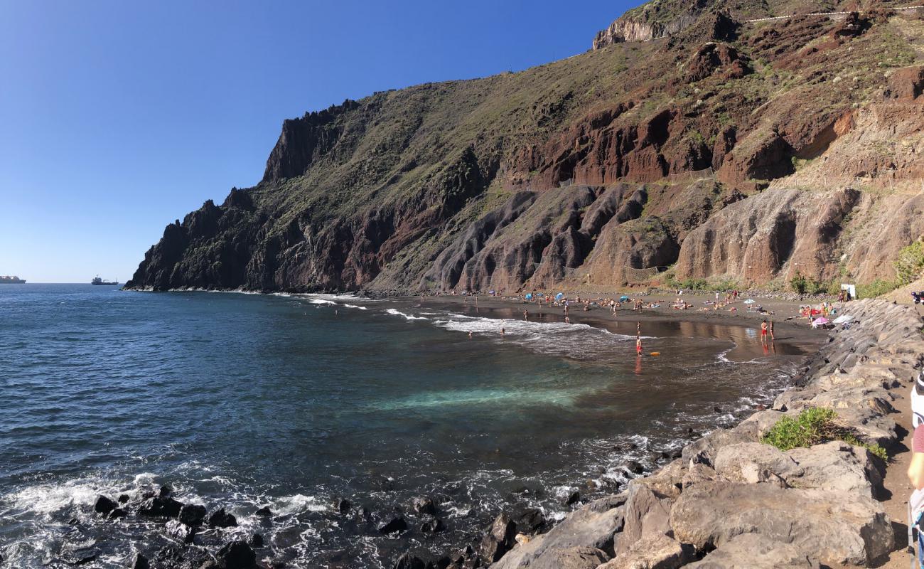 Foto de Playa de Las Gaviotas con arena gris superficie