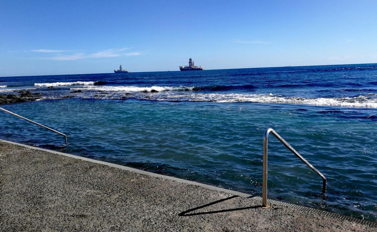 Foto de La laja Piscinas con hormigón superficie