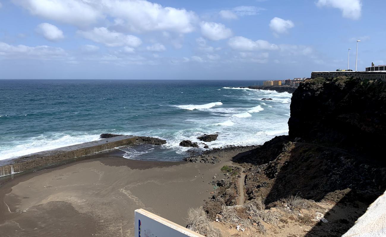 Foto de Playa El Barranquillo con arena gris y piedras superficie