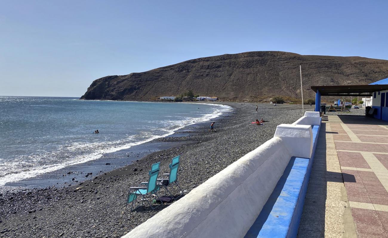 Foto de Playa Giniginamar con arena gris y guijarros superficie