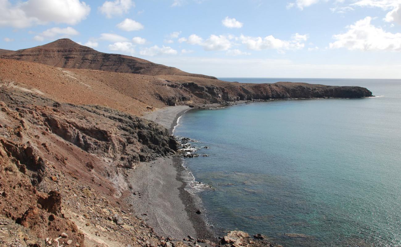 Foto de Playa del Caracol con arena gris y guijarros superficie