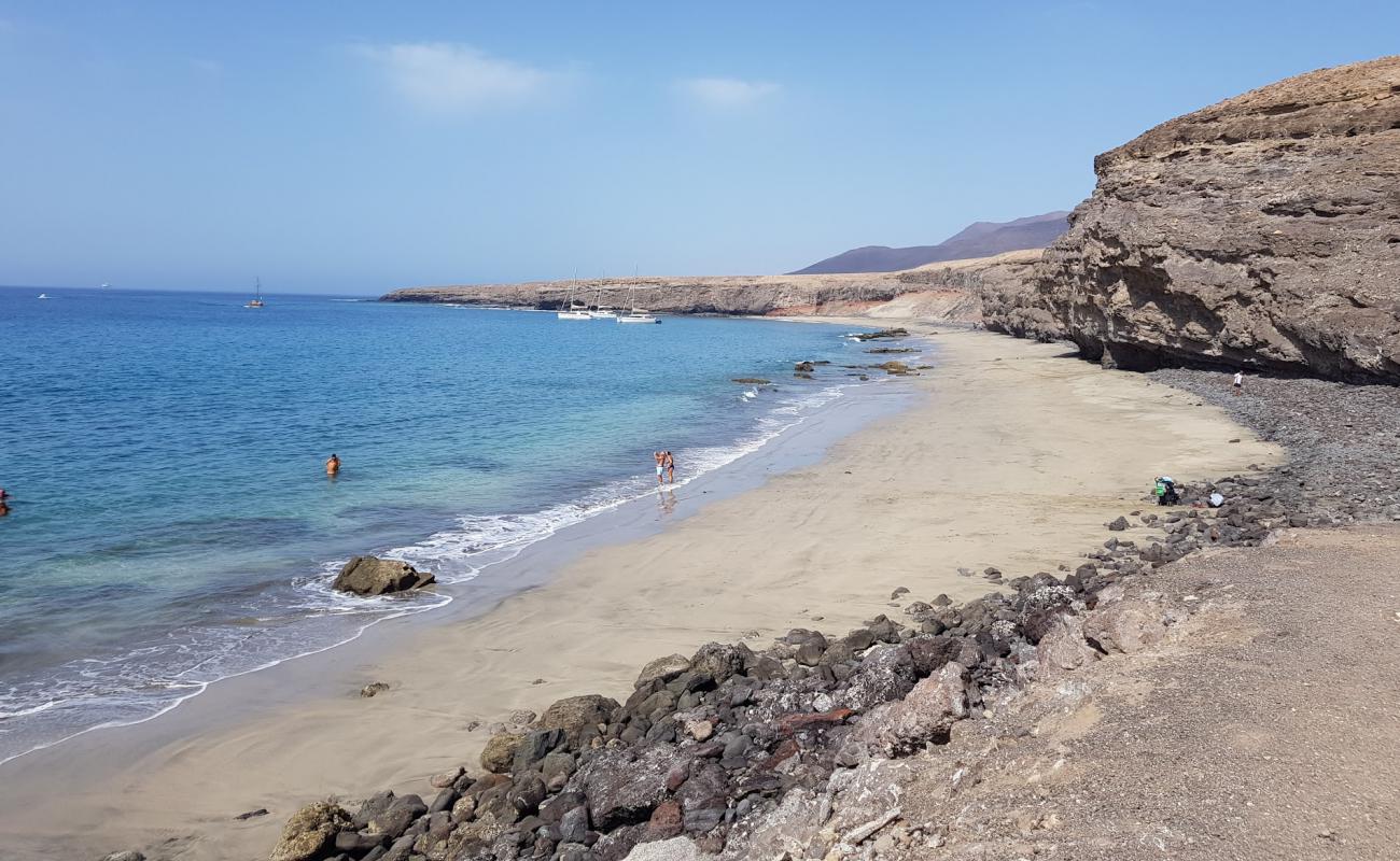 Foto de Playa Las Coloradas con brillante arena fina superficie