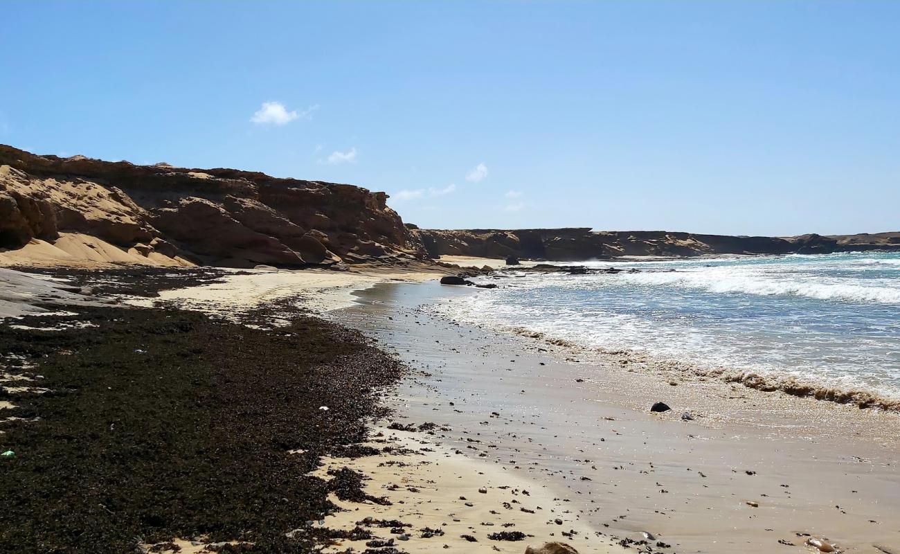 Foto de Playa de la Turbia con arena/piedras marrón superficie