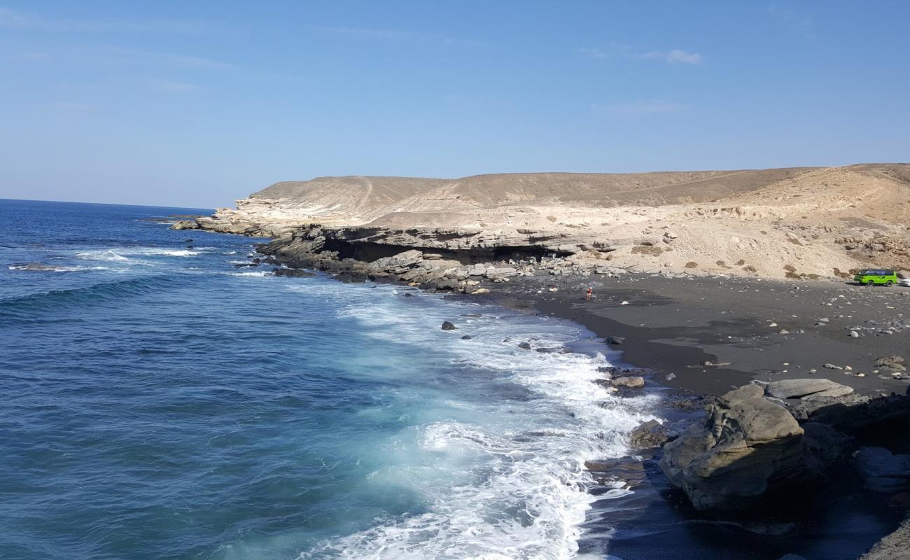 Foto de Playa Negras con arena/piedras blanca superficie