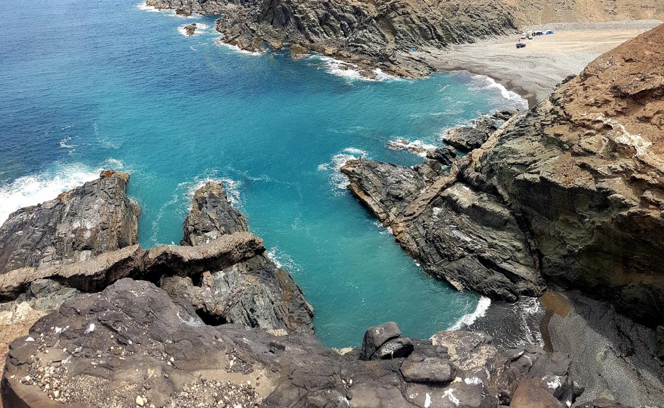 Foto de Playa de los Mozos con arena gris y guijarros superficie