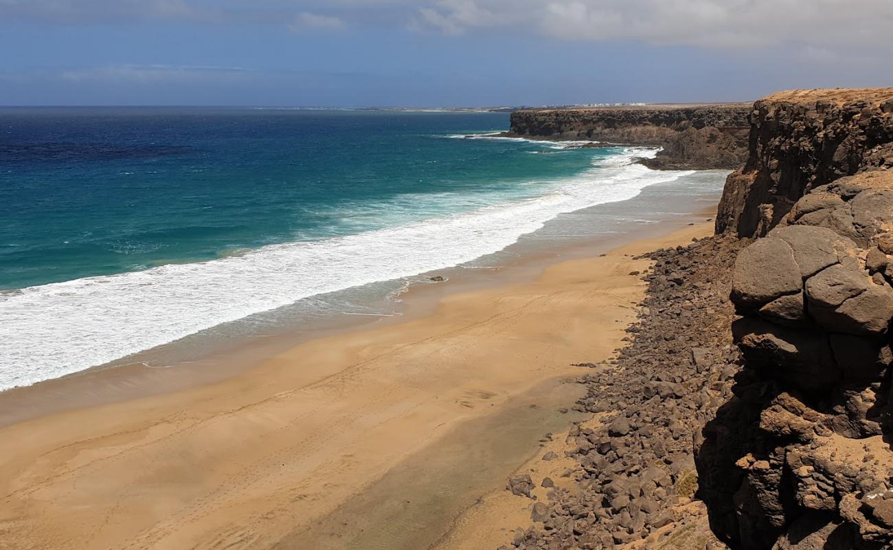 Foto de Playa del Aguila con arena brillante superficie