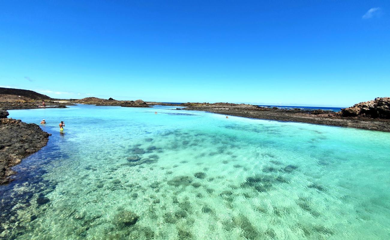 Foto de Puertito Isla De Lobos con arena brillante y rocas superficie