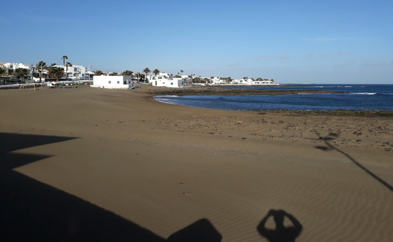 Foto de Playa Honda con arena/piedras marrón superficie