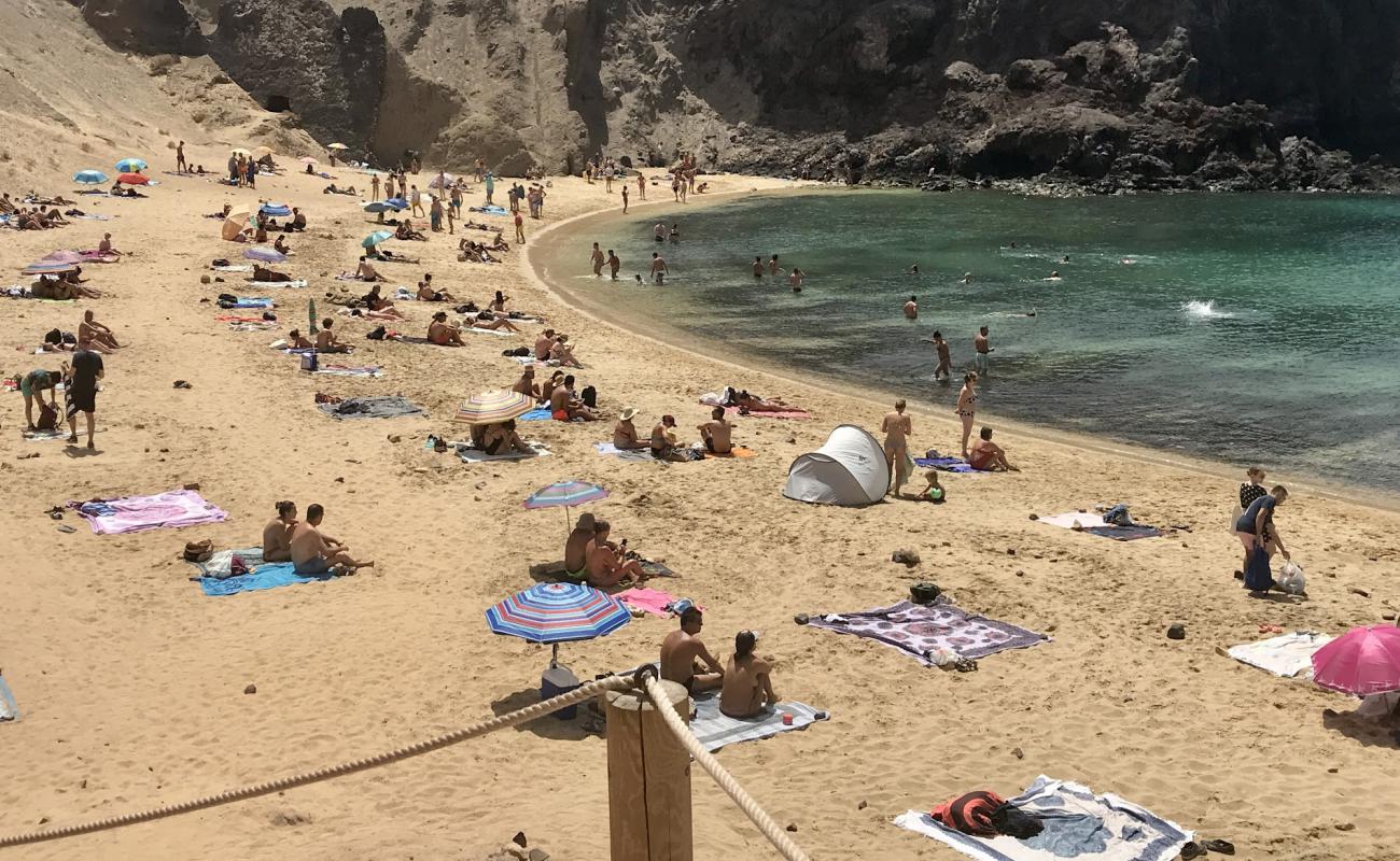 Foto de Playa de Papagayo con brillante arena fina superficie