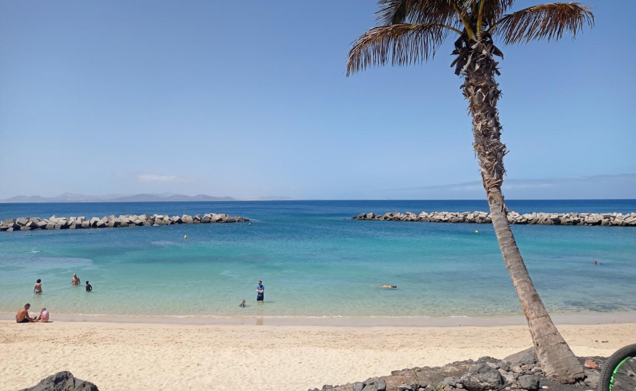 Foto de Playa Flamingo con brillante arena fina superficie