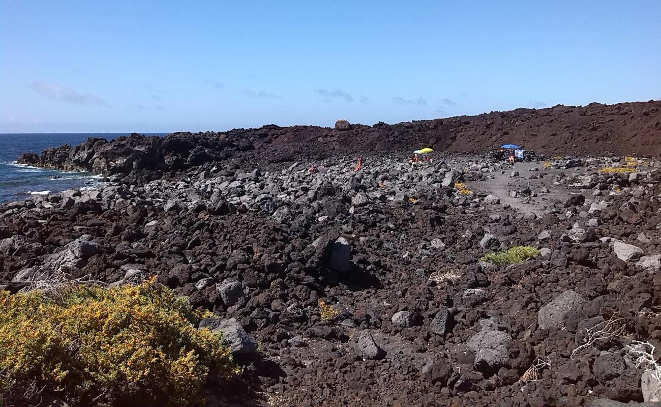 Foto de Playa de Chó Gregorio con piedra superficie