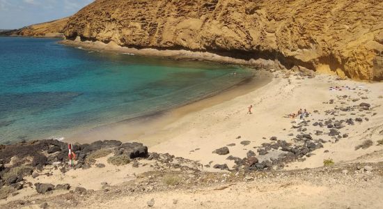 Playa Montaña Amarilla