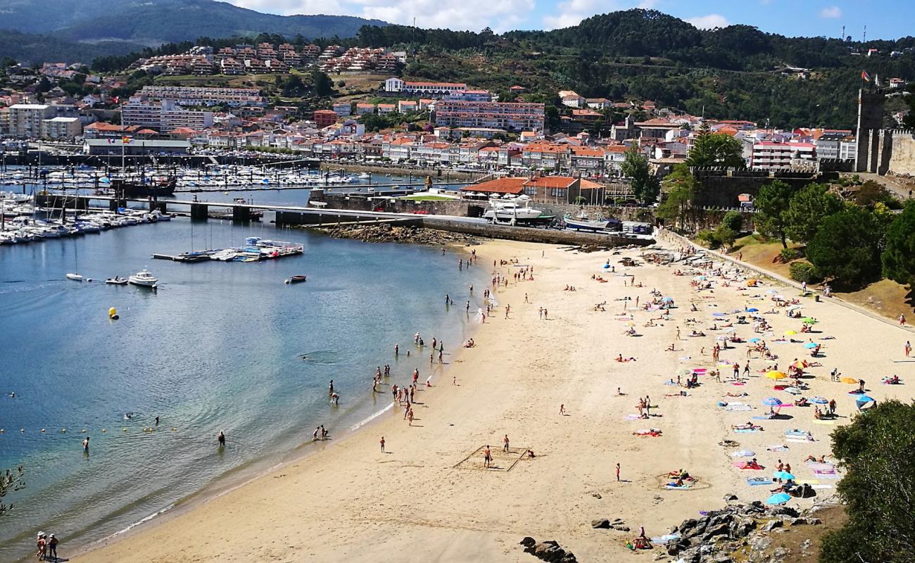 Foto de Praia da Barbeira con arena de concha brillante superficie