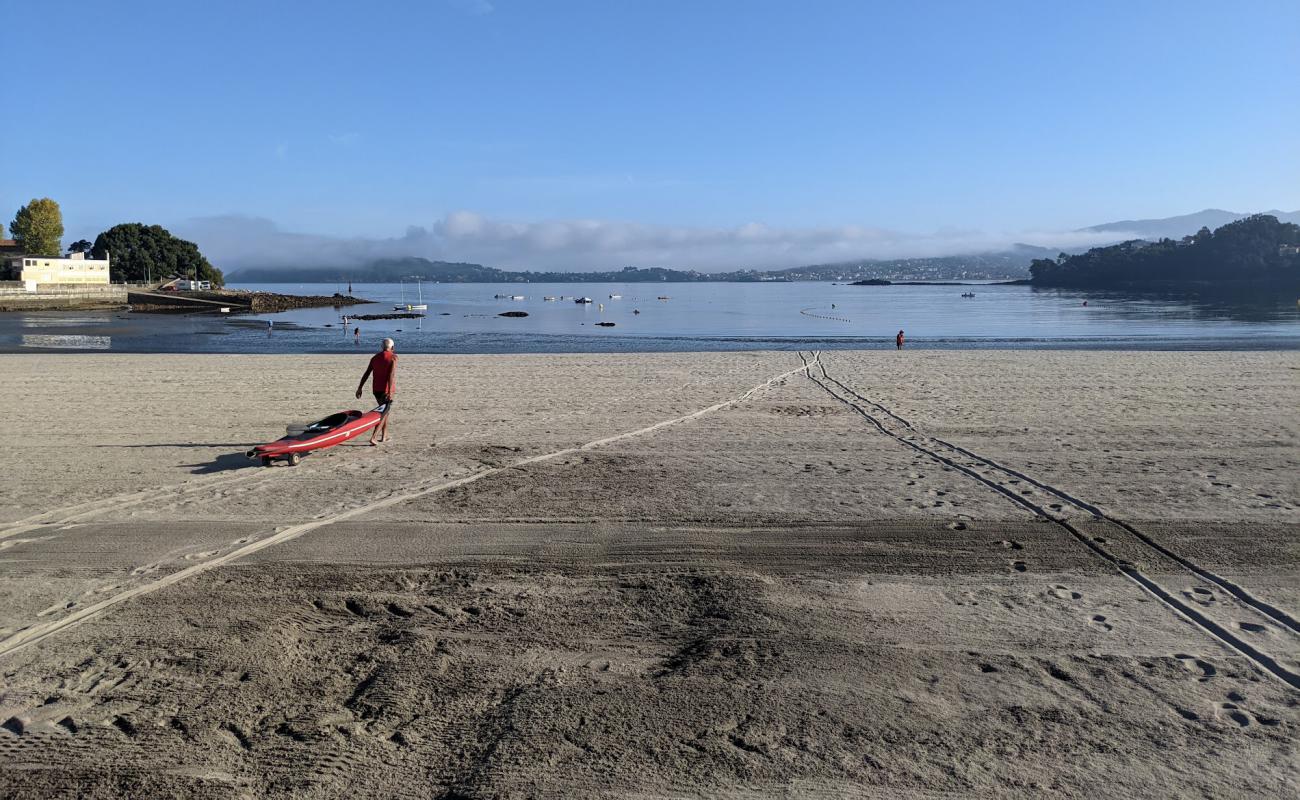 Foto de Playa Ladeira con arena blanca superficie