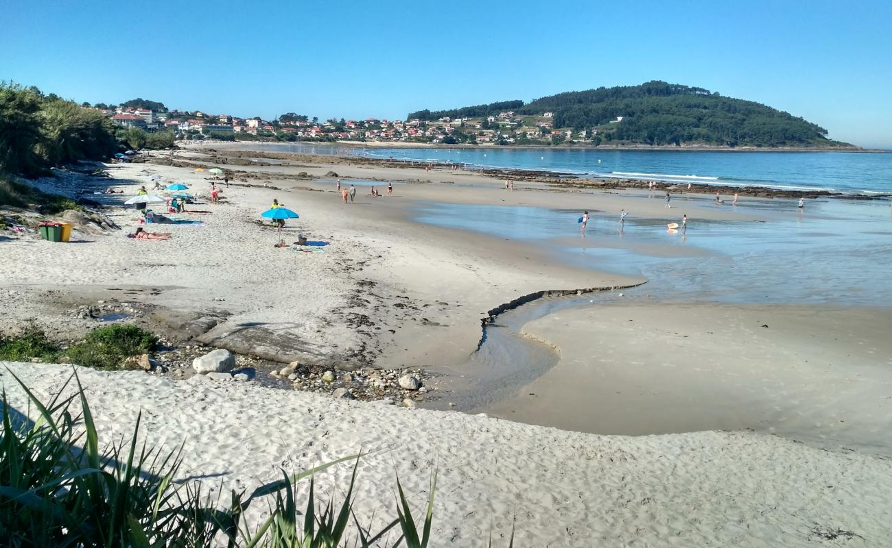 Foto de Praia de Patos con arena blanca superficie