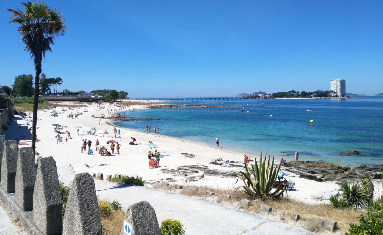 Foto de Praia da Fontaíña con arena fina blanca superficie