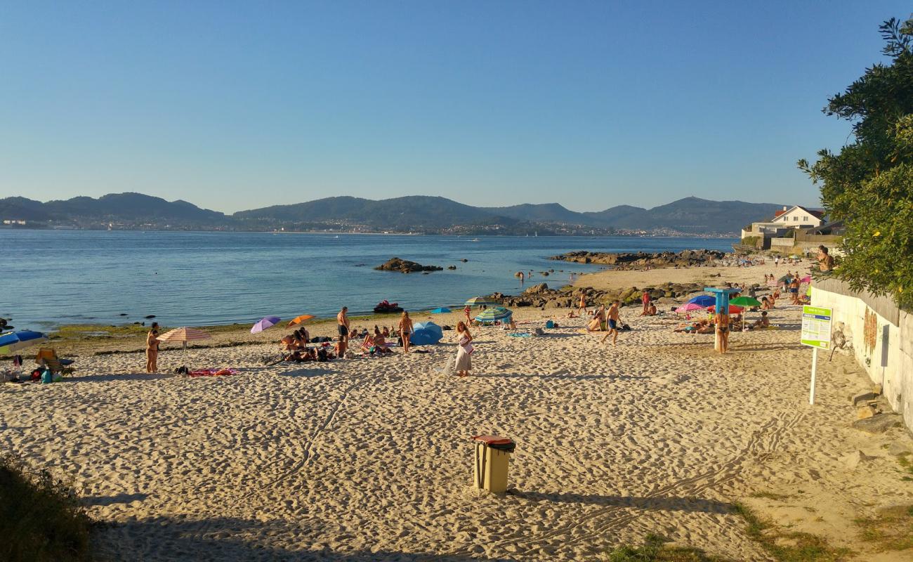 Foto de Praia dos Olmos con arena blanca superficie