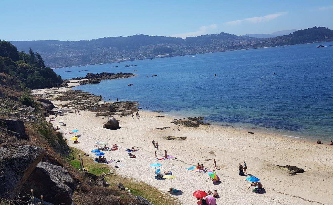 Foto de Playa Borna con arena blanca superficie