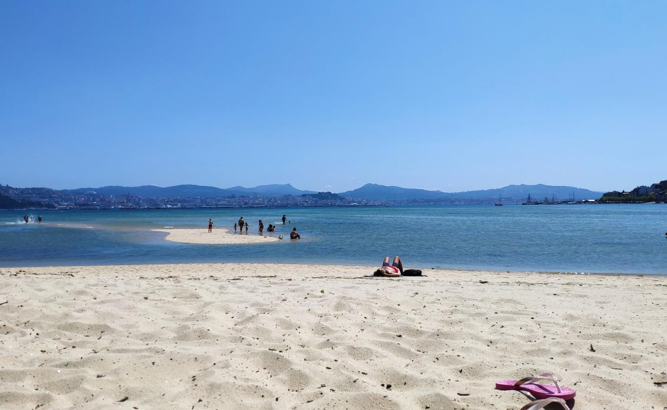 Foto de Praia de Moaña con arena blanca superficie