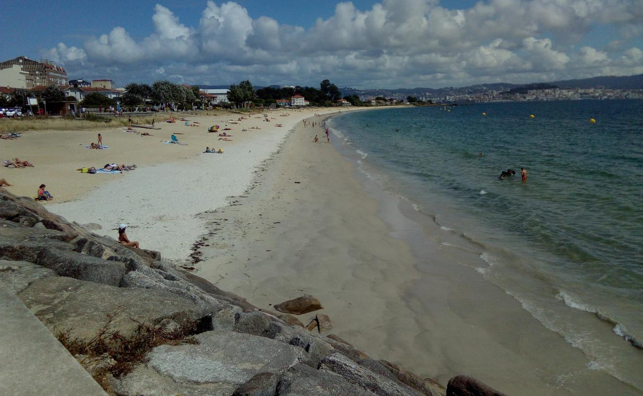 Foto de Praia de Rodeira con arena blanca superficie