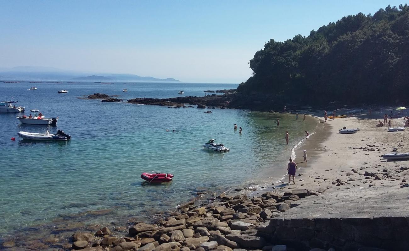 Foto de Praia de Temperán con arena blanca superficie