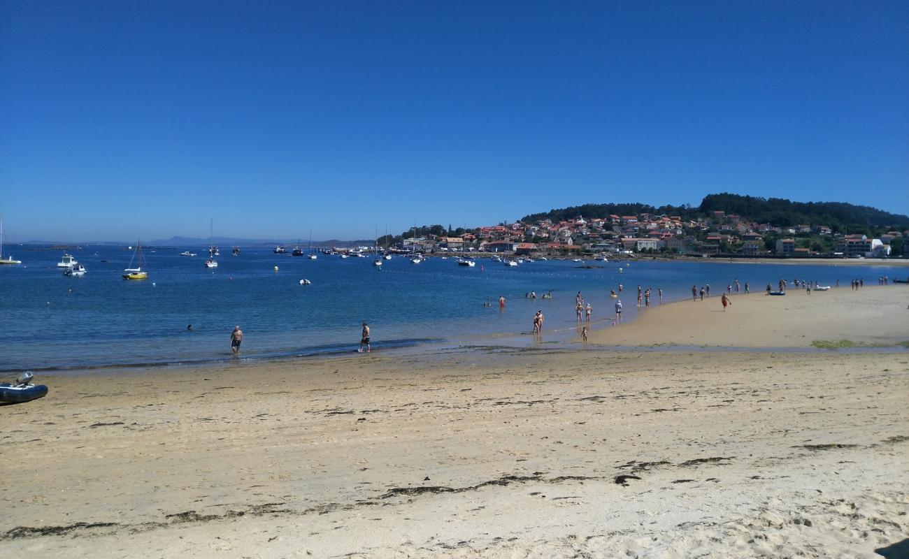 Foto de Praia de Vilariño con arena brillante superficie