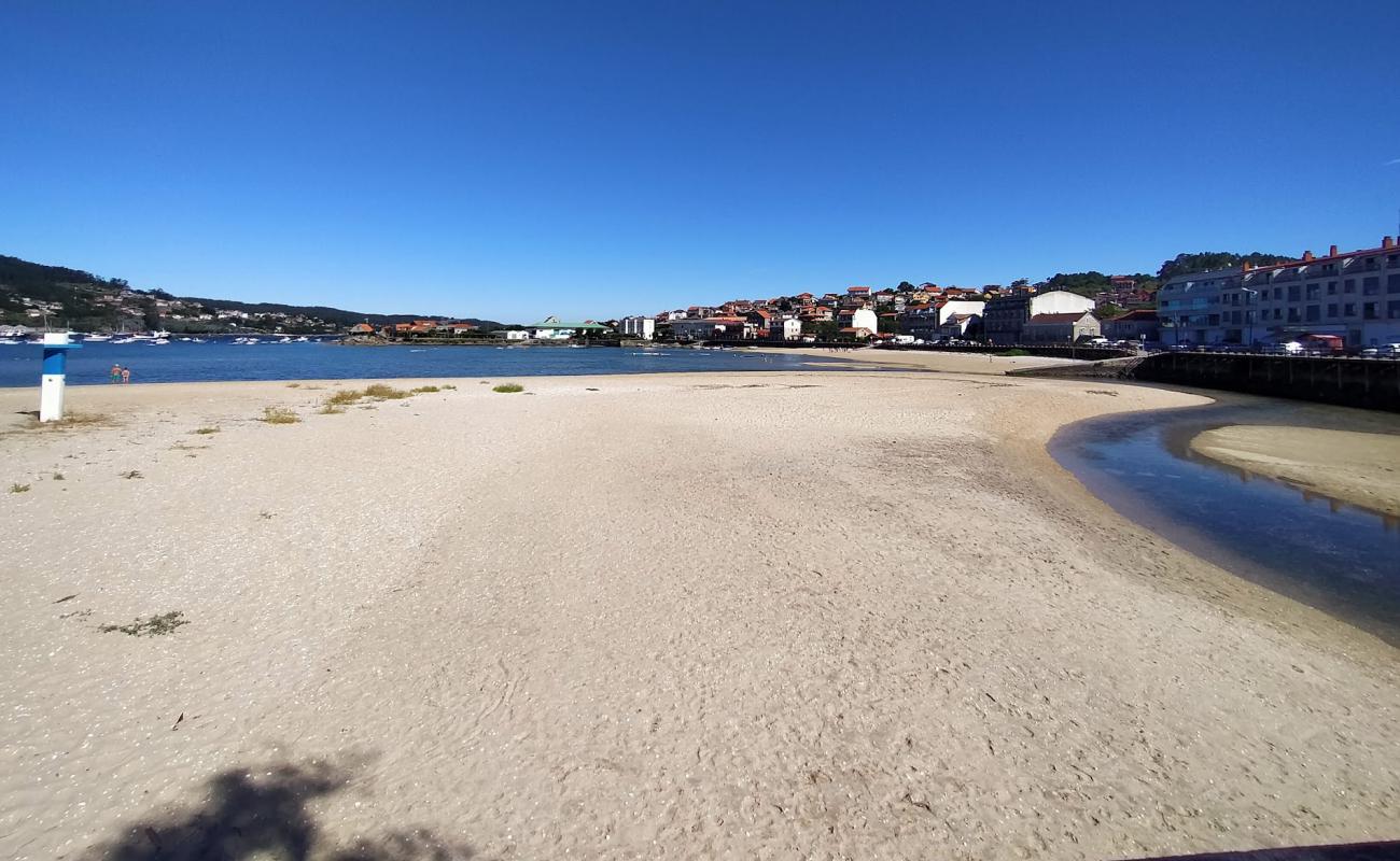 Foto de Praia de San Cibrán con arena brillante superficie