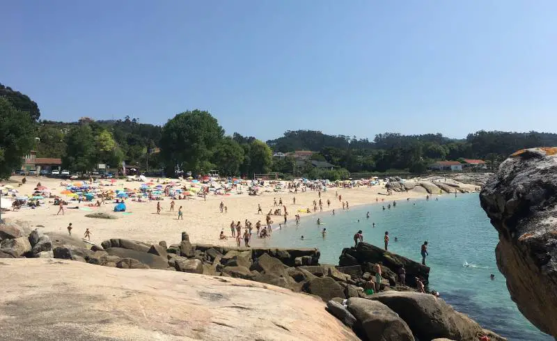 Foto de Playa Menduina con brillante arena fina superficie