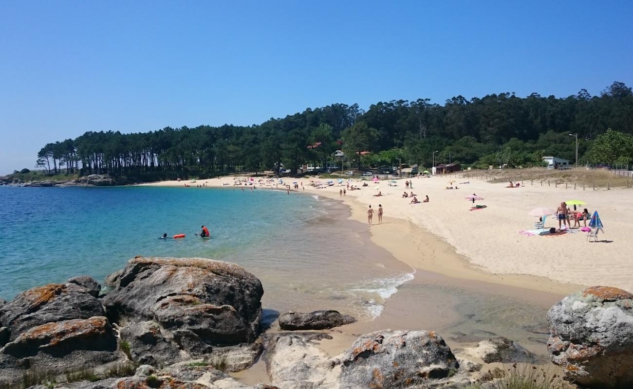 Foto de Praia de Bon con arena brillante superficie