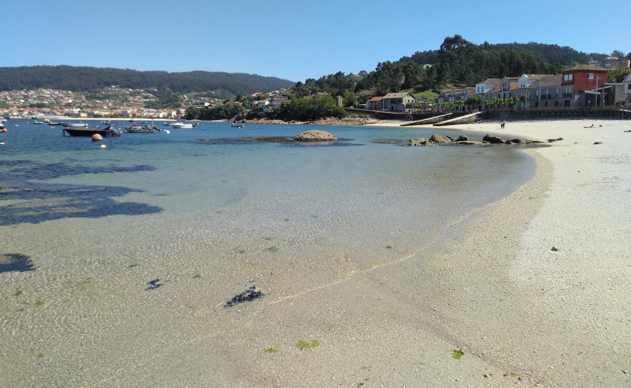 Foto de Praia de Beluso con arena brillante superficie