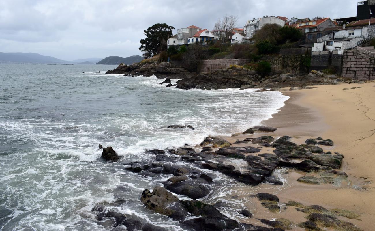 Foto de Praia Loureiro con arena blanca superficie